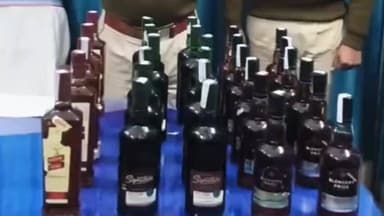 कोडरमा: हटिया पूर्णिया कोर्ट एक्सप्रेस से आरपीएफ कोडरमा ने ₹29 हजार से अधिक की 29 बोतल शराब बरामद की