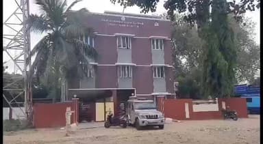 நாகப்பட்டினம்: வெளிப்பாளையம் ஹுக்ஸ் ரோடு பகுதியில் தடை செய்யப்பட்டமூன்று கிலோ கஞ்சா வைத்திருந்த இரண்டு பேர் கைது