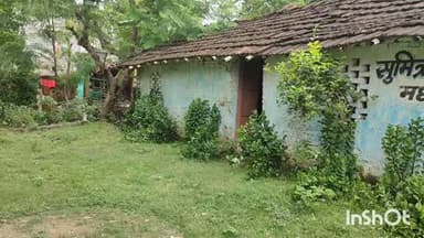 शंभूगंज: शंभूगंज प्रखंड: सुमित्रा प्राथमिक सह मध्य विद्यालय का भवन जर्जर, वर्षों से नहीं हो रहा निर्माण