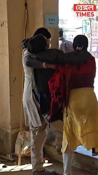 Hooghly : মাধ্যমিক পরীক্ষার প্রথম দিন গরলগাছা হাই স্কুলে পরীক্ষার শেষে অসুস্থ হয়ে পড়ে এক ছাত্রী। চন্ডীতলা থানার পুলিশে...