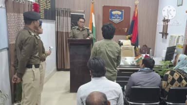 बगहा: एसपी जन सुनवाई में लोगों की समस्याओं से रूबरू हुए