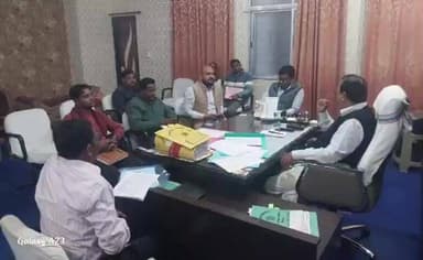 सिमडेगा: मैट्रिक और इंटर परीक्षा की तैयारी को लेकर अपर समाहर्ता सिमडेगा ने विभाग के साथ कार्यालय में की बैठक