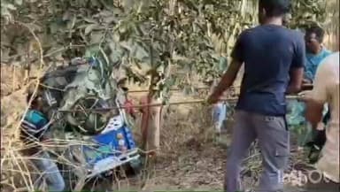 রানিবাঁধ: মাধ্যমিকের প্রথম দিনেই দুর্ঘটনা, টোটো উল্টে আহত তিন পরীক্ষার্থী ও অভিভাবকরা