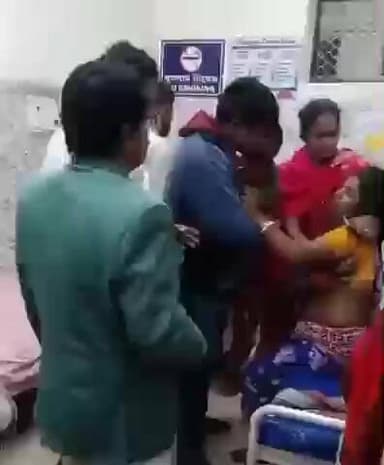 মথুরাপুর ২: রায়দিঘীতে অগ্নিকাণ্ড, দেয়াল ভেঙে আহত শিশু সহ পাঁচজন