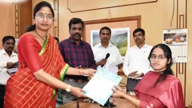 உதகமண்டலம்: கோத்தகிரி வட்டம் சக்கத்தா கிராமத்தை சேர்ந்த செல்வி சொப்பனா என்பவருக்கு கல்வி உதவித் தொகை