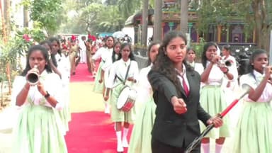 திருவள்ளூர்: ஆவடி பருத்திப்பட்டு பகுதியில் உள்ள கல்லூரியில் வேலை வாய்ப்பு முகாமை பார்வையிட்ட அமைச்சர்.