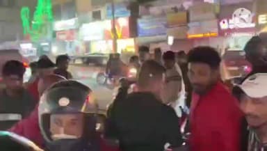 পশ্চিম যোৰহাট: গড়আলিত মহিলাক অশালীন মন্তব্য কৰা এজন যুৱকক উত্তম মাধ্যম সোধাই আৰক্ষীক গতালে ৰাইজে