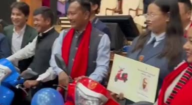 ডিফু: ডিফুৰ কাৰ্বি আংলং স্বায়ত্ত শাসিত পৰিষদে সৰসিং টেৰন সোঁৱৰণী টাউন হলত আনুষ্ঠানিক বিতৰণ কাৰ্যসূচী সফলতাৰে সমাপ্ত হয়