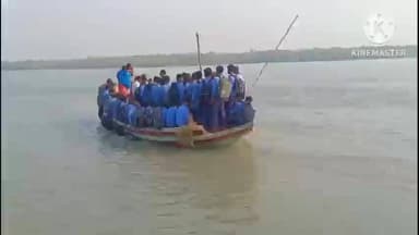নামখানা: মৌসুনী দ্বীপের কো-অপারেটিভ হাই স্কুলের ১৪৪ জন ছাত্রছাত্রী চিনাই নদীর নৌকায় পাড়া হয়ে পরীক্ষা দিতে গেল