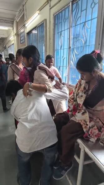 *সাগরে টোটো উল্টে জখম ৮ মাধ্যমিক পরীক্ষার্থী*
অমিত মন্ডল, সাগর: মাধ্যমিক পরীক্ষার প্রথম দিনেই দুর্ঘটনার কবলে পড়ল একদল ...