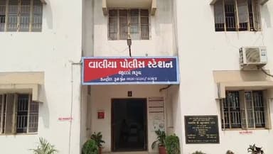 વાલિયા: ડહેલી ગામના ખોડિયાર માતા મંદિર ફળિયામાં પંચાયતની જમીનમાં ઘર બનાવવા મુદ્દે માથાકૂટ કરી મહિલા સહિત ચાર ઈસમોએ માર માર્યો