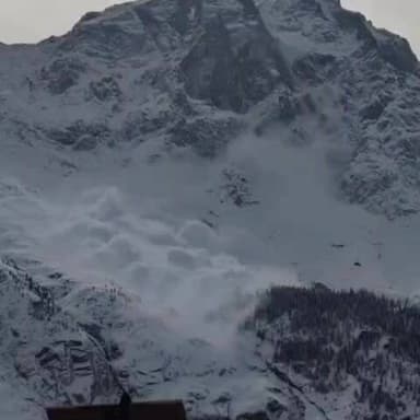 मोरंग: किन्नौर के रिब्बा गाँव की पहाड़ियों में गिरे ग्लेशियर की तस्वीरें भयावह, जान के नुकसान की कोई सूचना नहीं