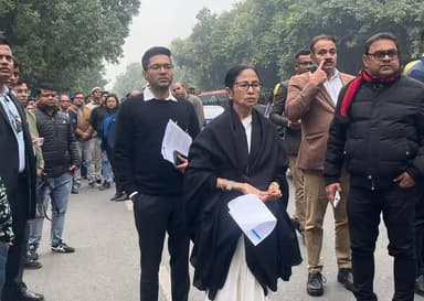 🟢কালো চাদর গায়ে অভিনব প্রতিবাদ, এসআইআর ভুক্তভোগীদের সঙ্গে নির্বাচন কমিশনে মুখ্যমন্ত্রী ও অভিষেক
#CoochbeharNews #LocalUp...