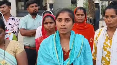 વાલિયા: કોર્ટ બહાર અન્ય સંબંધીઓ સાથે એકઠા થયેલા દર્શનાબેન વસાવાએ પોતાના ભાઈની પોલીસે ધરપકડ મામલે આક્ષેપ સાથે પ્રતિક્રિયા આપી