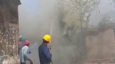 ময়ূরেশ্বর ২: শর্ট সার্কিট থেকে খড়ের গাদায় আ_গুন, ভাবঘাটিতে এলো দমকলের ২টি ইঞ্জিন