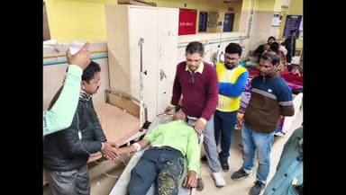 চাঁচল ২: শুনানি কেন্দ্রে লাইনে দাঁড়িয়ে হঠাৎ অসুস্থ, দ্রুত হাসপাতালে পাঠালেন জেলা পরিষদের সহকারী সভাধিপতি