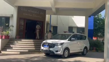 હિંમતનગર: જિલ્લામાં અલગ અલગ ગુનાઓમાં વોન્ટેડ 83 આરોપીઓને સાબરકાંઠા પોલીસે ઝડપી પાડ્યા.