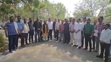 राजनांदगांव: कलेक्ट्रेट कार्यालय पहुंचे कांग्रेस कार्यकर्ता और पदाधिकारियों ने विभिन्न मामलों को लेकर सौंपा ज्ञापन