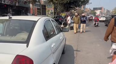 ਬਠਿੰਡਾ: ਜੀਟੀ ਰੋਡ ਵਿਖੇ ਖੜੇ ਰੋਡ ਤੇ ਵਾਹਨ ਕੱਟੇ ਚਲਾਨ ਟਰੈਫਿਕ ਪੁਲਿਸ ਨੇ