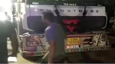 હિંમતનગર: હિંમતનગર-પાણપુર-ઈલોલ રોડ પર એક ભયાનક અકસ્માતની ઘટના સામે આવી છે.