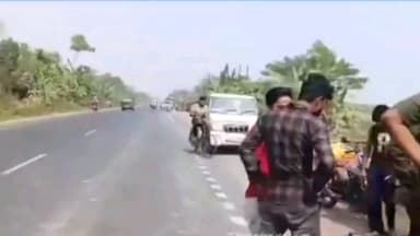 ময়না: ১১৬ বি জাতীয় সড়কে নাজিরবাজার এলাকায় বাইক ও ট্রাকের সংঘর্ষে ট্রাকের নিচে পড়ে গিয়েও বেঁচে গেলেন সোদপুরের বাইক আরোহী