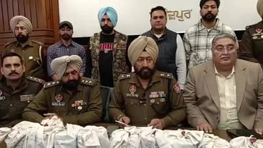 ਫ਼ਿਰੋਜ਼ਪੁਰ: ਪੁਲਿਸ ਵੱਲੋਂ ਯੁੱਧ ਨਸ਼ਿਆਂ ਦੇ ਵਿਰੁੱਧ ਮੁਹਿਮ ਤਹਿਤ ਨਾਕਾਬੰਦੀ ਦੌਰਾਨ ਪੰਜ ਕਿਲੋ 507 ਗ੍ਰਾਮ ਹੈਰੋਇਨ ਸਣੇ ਨਸ਼ਾ ਤਸਕਰ ਕਾਬੂ, ਐਸਐਸਪੀ