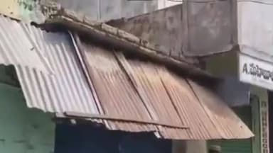 ఎమ్మిగనూరు: ఎమ్మిగనూరు లో బంగారం వెండి ధరలు పతనం అవడంతో బంగారం వ్యాపారులు ధరలు తెలియక స్వచ్ఛందంగా బంద్ చేశారు..