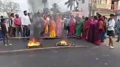 ବିରିଡି: ତିର୍ତ୍ତୋଲ ବିଜେଡି ବିଧାୟକ ରମାକାନ୍ତ ଭୋଇ ତରିକୁନ୍ଦ ପ୍ରାଥମିକ ସ୍ବାସ୍ଥ୍ୟ କେନ୍ଦ୍ର ଡାକ୍ତର ଙ୍କୁ ଖରାପ ବ୍ୟବହାର କୁ ନେଇ ତରିକୁନ୍ଦ ନିକଟରେ