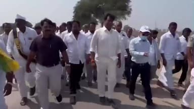 ఎమ్మిగనూరు: ఎమ్మిగనూరు మండలం కలుగొట్ల గ్రామంలో కొండమ్మ చెరువును ఎమ్మెల్యే బీవీ జయ నాగేశ్వర్ రెడ్డి పరిశీలించారు..