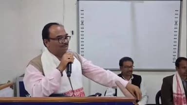 বালিজানা: চহৰৰ দুৰ্গা মন্দিৰত পানী মেটেকাৰে সামগ্ৰী প্ৰস্তুতৰ কৰ্মশালা অনুষ্ঠিত হয়