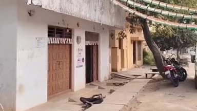 ములుగు: ములుగులో మద్యం నియంత్రణ కార్యాలయం ముందే మత్తులో కునుకు!