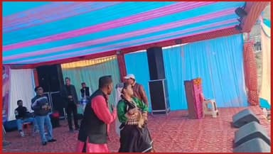 #नकोट महोत्सव' में प्रस्तुति देते लोक गायक #गजेंद्र राणा व पूनम सती "लीला घस्यारी"