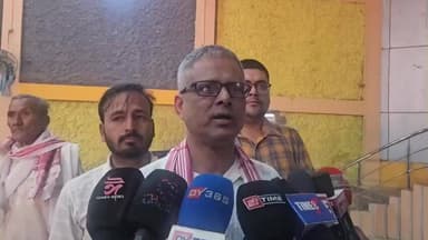 মৰাণ: মৰাণৰ মিলিত শিল্পী সমাজৰ প্ৰাংগনত জ্যোতিপ্ৰসাদ আগৰৱালাৰ প্ৰতিমুৰ্তি স্থাপন লৈ এই মন্তব্য জেষ্ঠ সাংবাদিক যদু নাথ পুৰী