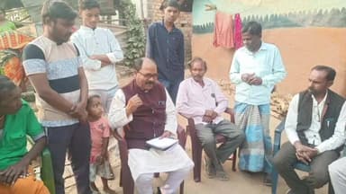 বান্দোয়ান: গুঁড়ুর গ্রামে নাটুয়া শিল্পীদের সাথে সাক্ষাৎ করলেন মানভূম কালচারাল একাডেমির চেয়ারম্যান