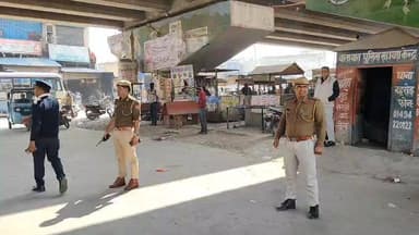 #बहरोड़ में मुख्य फ्लाईओवर के नीचे यातायात पुलिस द्वारा नियमों की अनदेखी करने वाले वाहन चालकों के खिलाफ चालान की कार्रवाई...