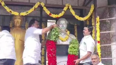 ஓசூர்: முன்னாள் அமைச்சர் தலைமையில் அதிமுகவினர் அண்ணாநகரில் அண்ணா, எம்ஜிஆர் சிலைகளுக்கு மாலை அணிவித்து மரியாதை
