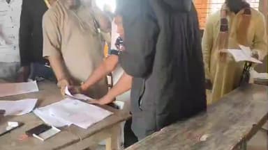 ক্যানিং ২: আবারো এক প্রতিবন্ধী ব্যক্তি কে নিয়ে হিয়ারিং ক্যাম্পে পৌঁছালো পরিবারের লোক