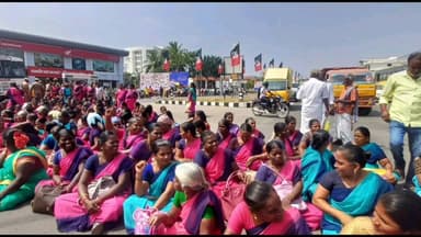 பெரம்பலூர்: பாலக்கரை பகுதியில் மறியலில் ஈடுபட்ட சத்துணவு,அங்கன்வாடி ஊழியர்கள் 247 பேர் கைது