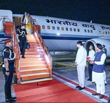 #welcome ରାଷ୍ଟ୍ରପତି ଦୌପଦୀ ମୁର୍ମୁଙ୍କୁ ଭୁବନେଶ୍ବର ବିମାନବନ୍ଦରରେ ସ୍ବାଗତ କଲେ ମୁଖ୍ୟମନ୍ତ୍ରୀ ଏବଂ ରାଜ୍ୟପାଳ ।
#odisha #MohanChara...