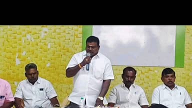 பெரம்பலூர்: பெரம்பலூரில் தனியார் கூட்ட அரங்கில் கிராம உதவியாளர்கள் சங்கத்தின் மாநில நிர்வாகிகள் ஆலோசனைக் கூட்டம் நடந்தது