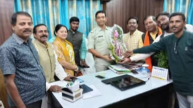 কুলতলি: কুলতলী আইসির সঙ্গে সৌজন্য সাক্ষাৎ ভারতীয় জনতা পার্টির জেলা নেতৃত্বের