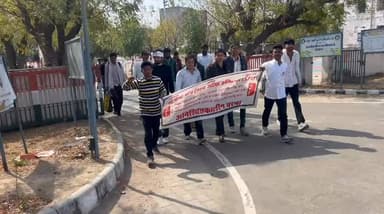 परिणामों में गड़बड़ी बदहाली के खिलाफ बांगड़ कॉलेज में फूटा छात्रों का गुस्सा कुलपति का पुतला फूंका #live #viral #sfi #pu...