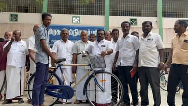 திருப்பத்தூர்: ஆண்டியப்பனூர் அரசு மேல்நிலைப் பள்ளியில் விலையில்லா மிதிவண்டிகள் வழங்கும் விழா நடைபெற்றது