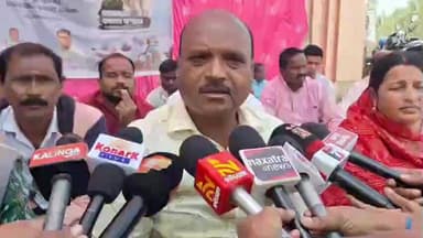 ସୋନପୁର: ଜିଲ୍ଲା କଂଗ୍ରେସ ପକ୍ଷରୁ ଜିଲ୍ଲାପାଳଙ୍କ କାର୍ଯ୍ୟାଳୟ ଆଗରେ ବିକ୍ଷୋଭ ପ୍ରଦର୍ଶନ ସୂଚନା ଦେଲେ ଜିଲ୍ଲା ସଭାପତି ବିନୋଦ ପାତ୍ର