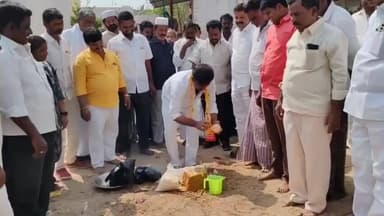 ఎమ్మిగనూరు: ఎమ్మిగనూరు మండలం గోనెగండ్లలో ఆయుష్మాన్ భారత్ పథకం కింద 35 లక్షలతో హెల్త్ క్లినిక్ నూతన భవనానికి భూమి పూజ చేసిన టిడిపి..