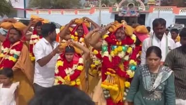 మంత్రాలయం: మంత్రాలయం ఎమ్మెల్యే బాలనాగిరెడ్డి శివమాల ధరించి రాంపురం రామలింగేశ్వర గుడి నుంచి ఇరుముడి కట్టుకొని శ్రీశైలానికి పయనం..
