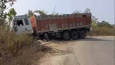 ଫୁଲବାଣୀ ସହର: ଭେଟଖୁଲ୍ ଘାଟିରୁ ଦୁର୍ଘଟଣା ଟ୍ରକ କୁ ଉଦ୍ଧାର କରିବାକୁ ଦାବି