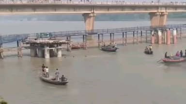 তমলুক: নরঘাটে হলদি নদীতে প্রবল স্রোতে তলিয়ে গেল নৌকা, কোনক্রমে প্রাণে বাজলেন ৪ মৎস্যজীবী, ঘটনাস্থলে ২ থানার পুলিশ