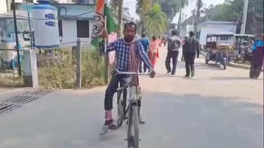 রাজগঞ্জ: এক পায়ে সাইকেলে বিডিও অফিসে প্রতিবন্ধী মোহিতনগরের সুজিত, সরকারি সুবিধা বঞ্চনার অভিযোগে ক্ষোভ