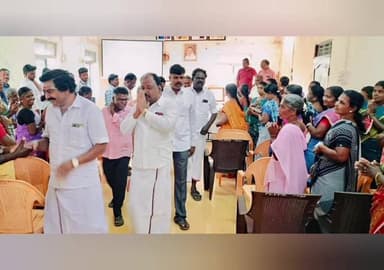 கலசபாக்கம்: புதுப்பாளையம் பகுதியில் எம்எல்ஏ சரவணன் சத்துணவு மையங்களுக்கு குக்கர் அடுப்பு உள்ளிட்ட உபகரணங்களை வழங்கினார்